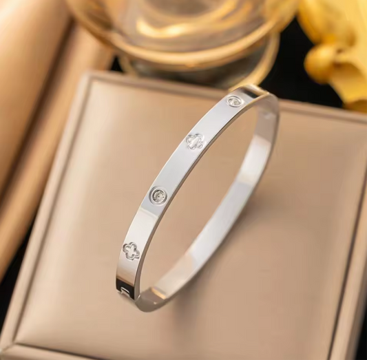 Charm Gleam Bracelet
