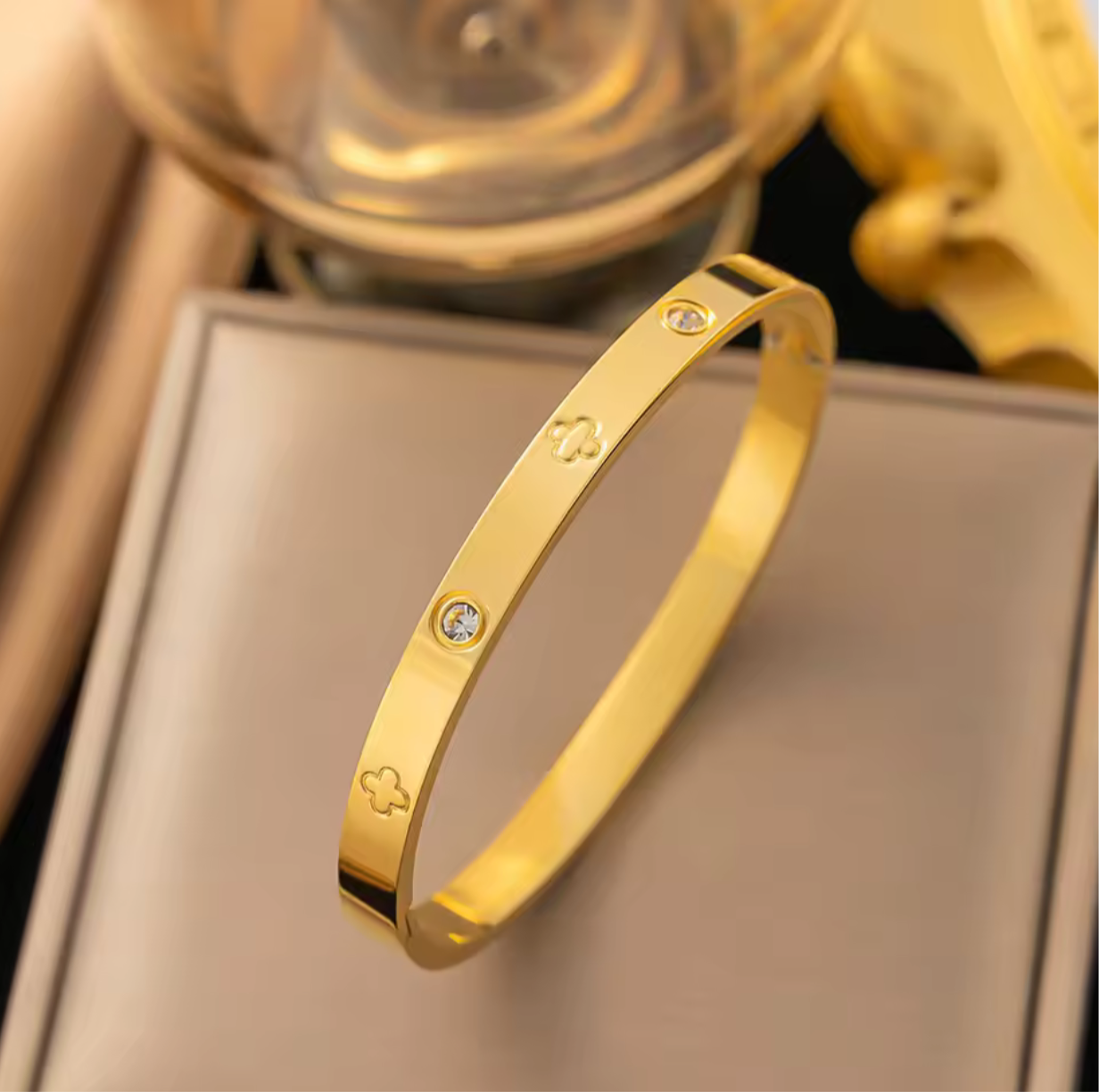 Charm Gleam Bracelet